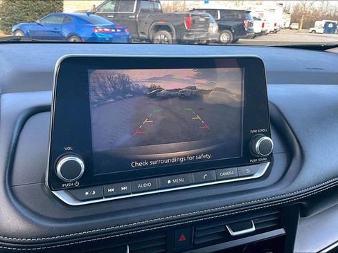 Used 2024 Nissan Rogue SV image 15