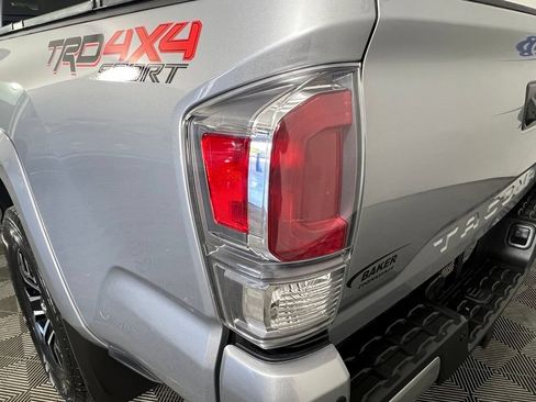 Used 2020 Toyota Tacoma TRD Sport w/ TRD Premium Sport Package AWD/4WD image 33