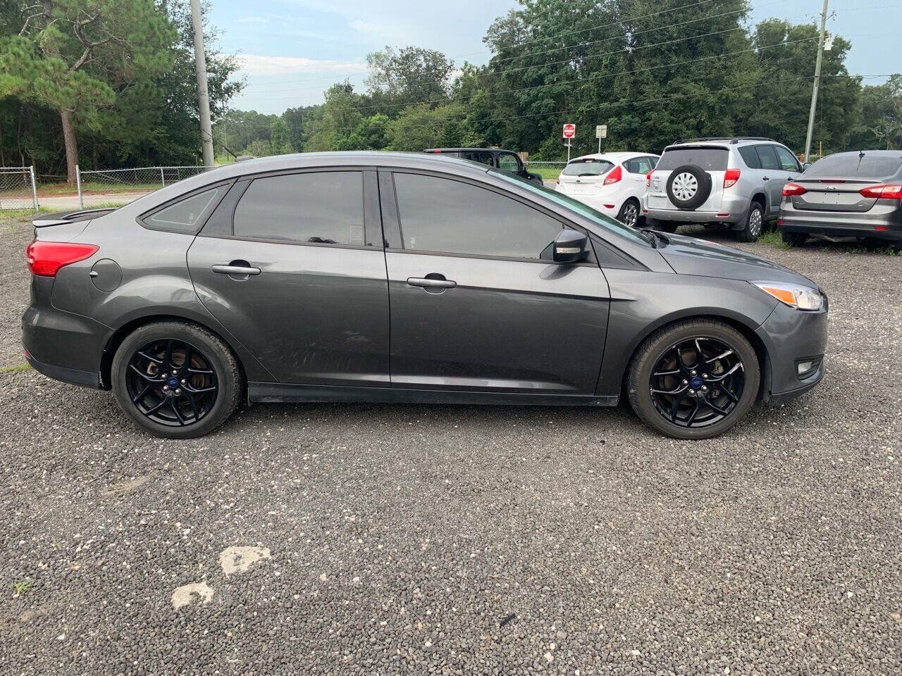 Used 2016 Ford Focus SE w/ Equipment Group 201A FWD image 4