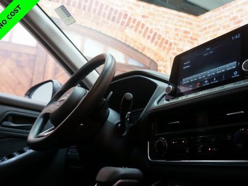 Used 2023 Nissan Rogue S image 50