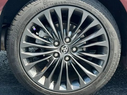 Used 2018 Toyota Avalon Touring FWD image 7