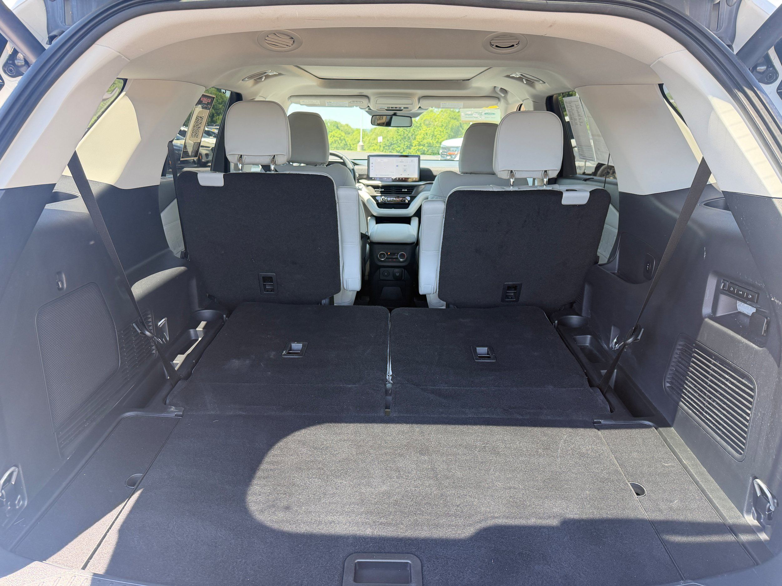 Certified 2025 Ford Explorer Platinum w/ LUX Leather Package AWD/4WD image 14