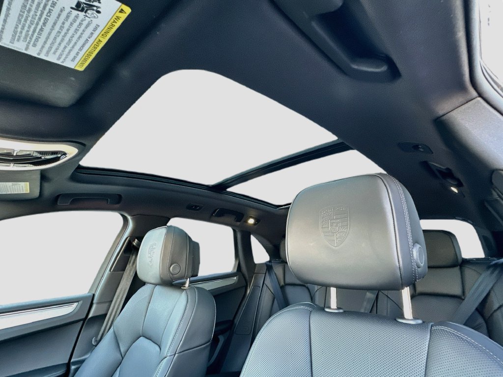 Certified 2026 Porsche Macan AWD/4WD image 13