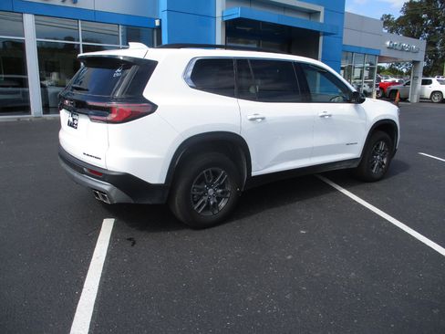 Used 2025 GMC Acadia Elevation image 3