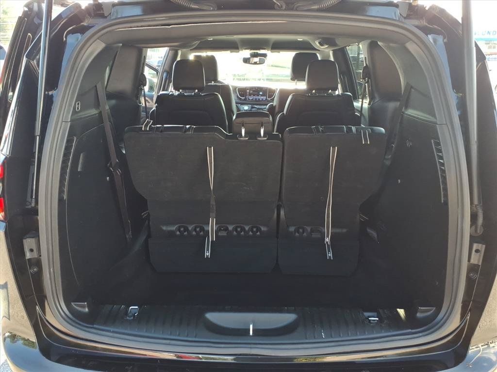 Used 2025 Chrysler Pacifica Select FWD image 15
