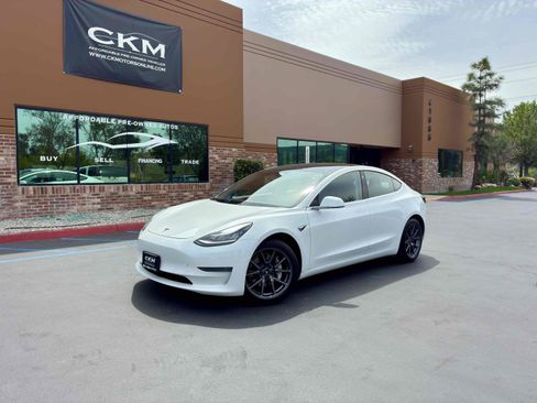 Used 2020 Tesla Model 3 Standard Range Plus image 2