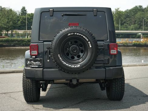 Used 2018 Jeep Wrangler Unlimited Sahara w/ Dual Top Group AWD/4WD image 34