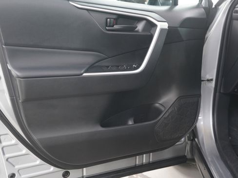 Used 2022 Toyota RAV4 LE AWD/4WD image 18