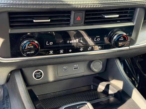 Used 2023 Nissan Rogue SV image 17