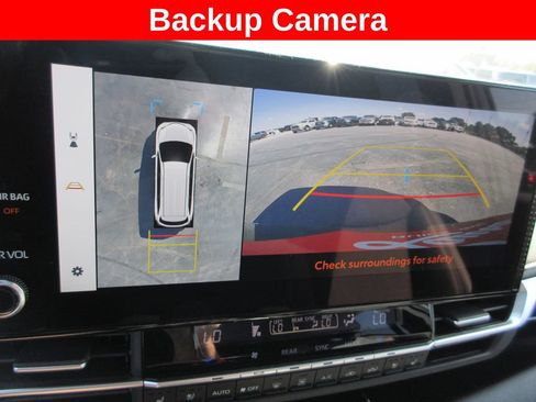 Used 2025 Toyota Sienna Platinum AWD/4WD image 19