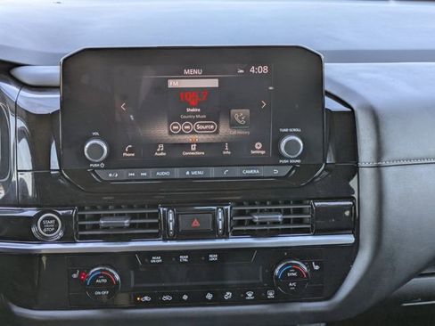 Used 2024 Nissan Pathfinder SV image 17