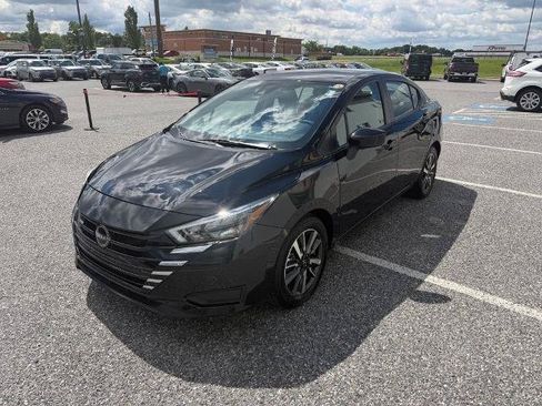Used 2025 Nissan Versa SV FWD image 4