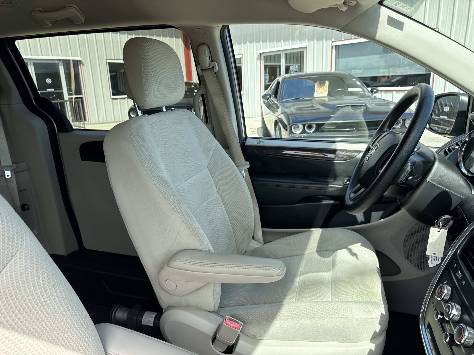 Used 2017 Dodge Grand Caravan SE w/ Power Window Group FWD image 11