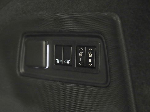 Used 2021 Cadillac Escalade Sport Platinum w/ LPO, ONYX Package image 21