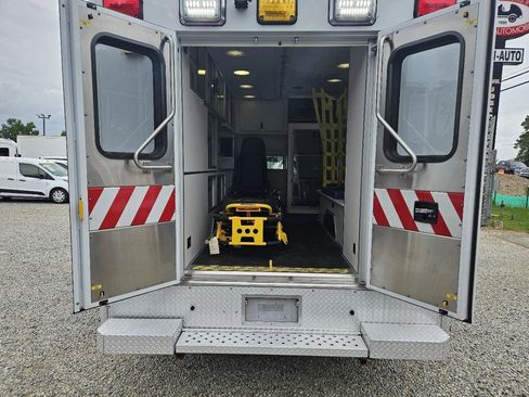 Used 2013 Ford F450 XLT w/ Ambulance Preparation Pkg RWD image 49