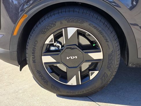 New 2026 Kia Sportage LX w/ LX Convenience Package FWD image 9