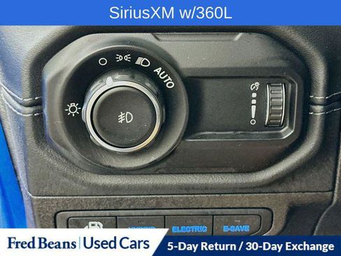 Certified 2024 Jeep Wrangler Unlimited Sahara w/ Technology Group AWD/4WD image 15