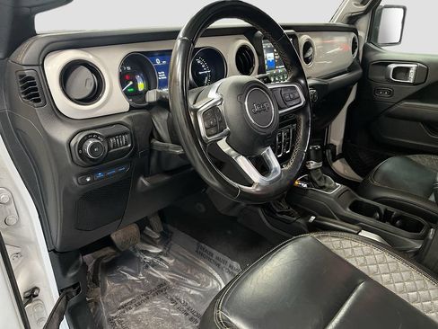 Used 2021 Jeep Wrangler Unlimited Sahara AWD/4WD image 9