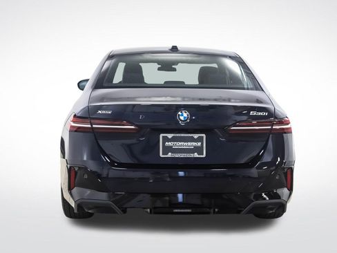Used 2026 BMW 530i xDrive w/ M Sport Package AWD/4WD image 5