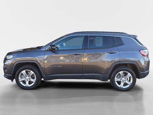 Used 2024 Jeep Compass Latitude image 2