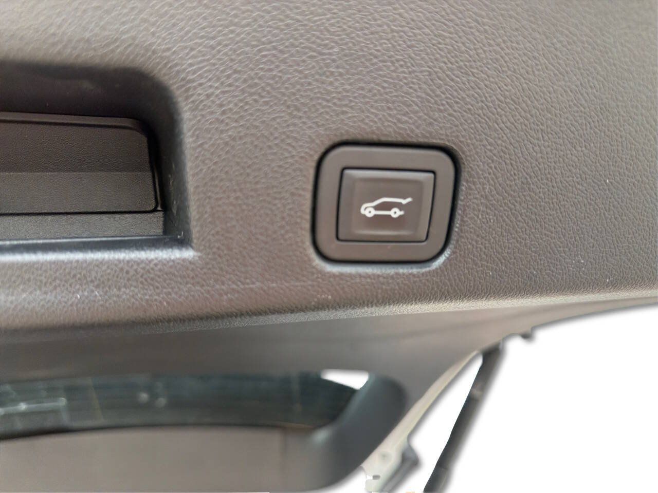 Used 2024 Chevrolet Traverse RS w/ LPO, Floor Liner Package AWD/4WD image 23
