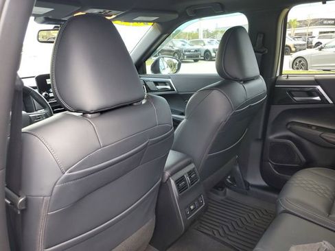Used 2024 Mitsubishi Outlander SEL Black Edition image 12