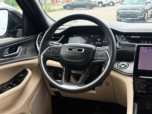 Used 2024 Jeep Grand Cherokee L Limited w/ Black Appearance Package AWD/4WD image 40