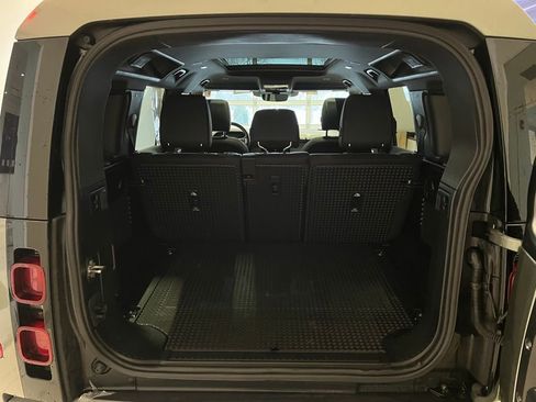 Used 2025 Land Rover Defender 110 S image 18