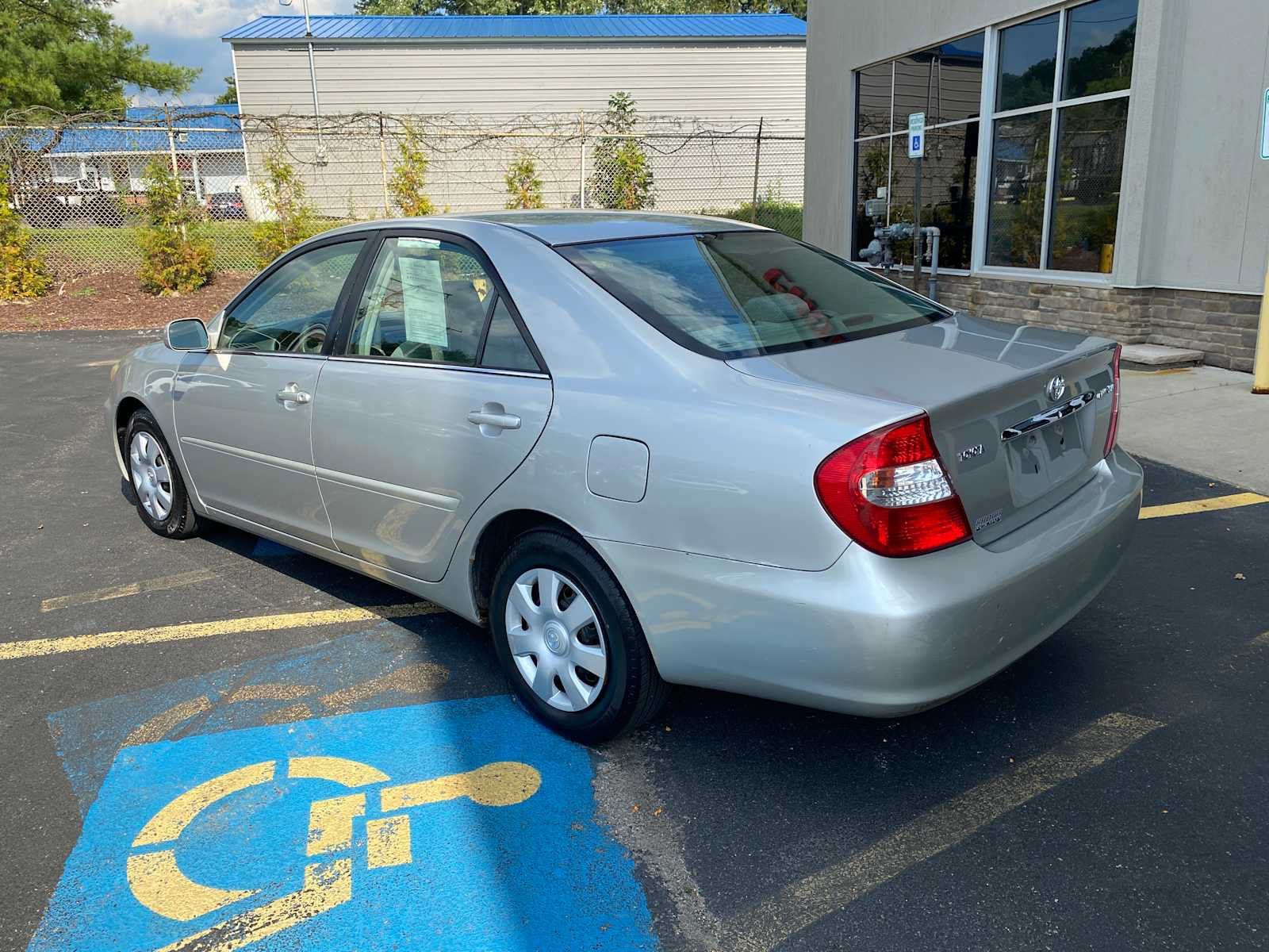 Used 2004 Toyota Camry LE w/ Fleet Convenience Pkg FWD image 3