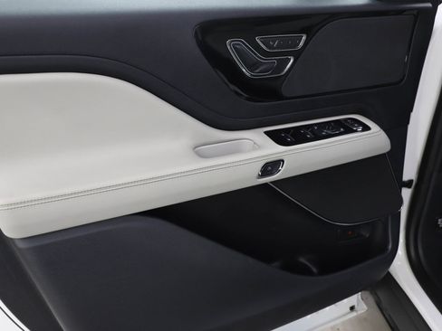 Used 2025 Lincoln Aviator Premiere image 25