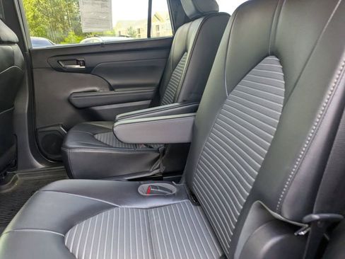 Used 2022 Toyota Highlander XSE image 15