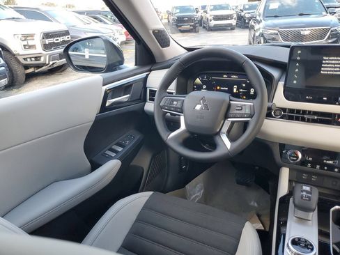 New 2026 Mitsubishi Outlander SE FWD image 14