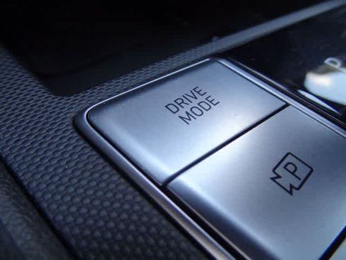 Used 2024 Hyundai Elantra SEL w/ Convenience Package FWD image 12