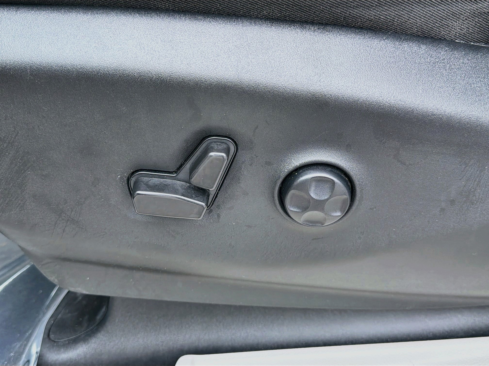 Used 2024 Chrysler Pacifica Limited FWD image 18