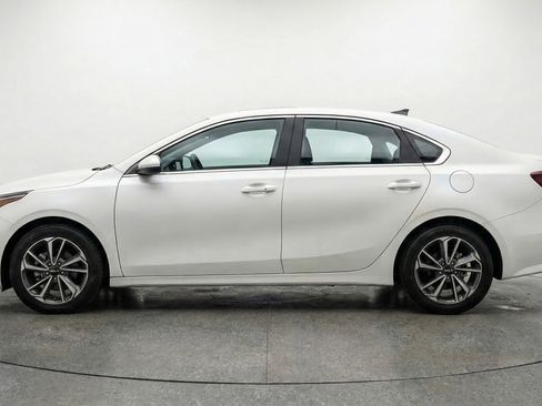 Used 2024 Kia Forte LXS FWD image 5