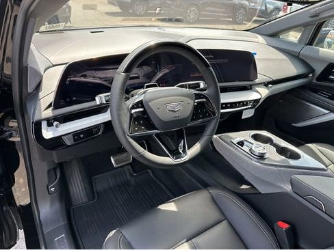 New 2025 Cadillac Optiq Luxury 1 image 5
