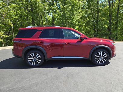 Used 2024 Nissan Pathfinder Platinum w/ Cargo Package