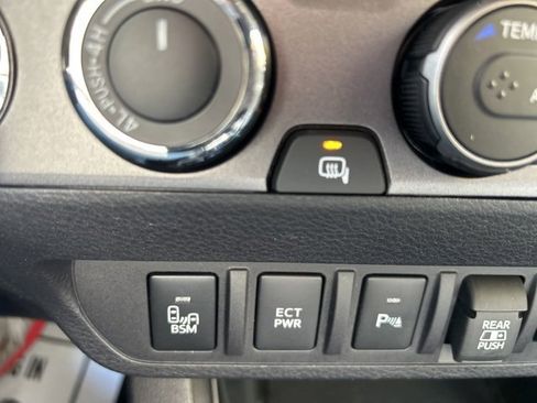 Used 2022 Toyota Tacoma TRD Off-Road image 23