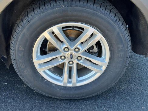 Used 2022 Ford Explorer XLT w/ Equipment Group 202A AWD/4WD image 7