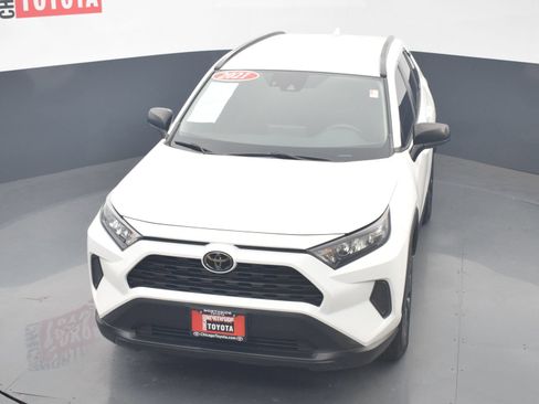 Used 2021 Toyota RAV4 LE FWD image 22