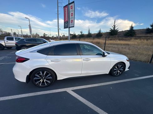 Used 2024 Honda Civic EX-L image 8