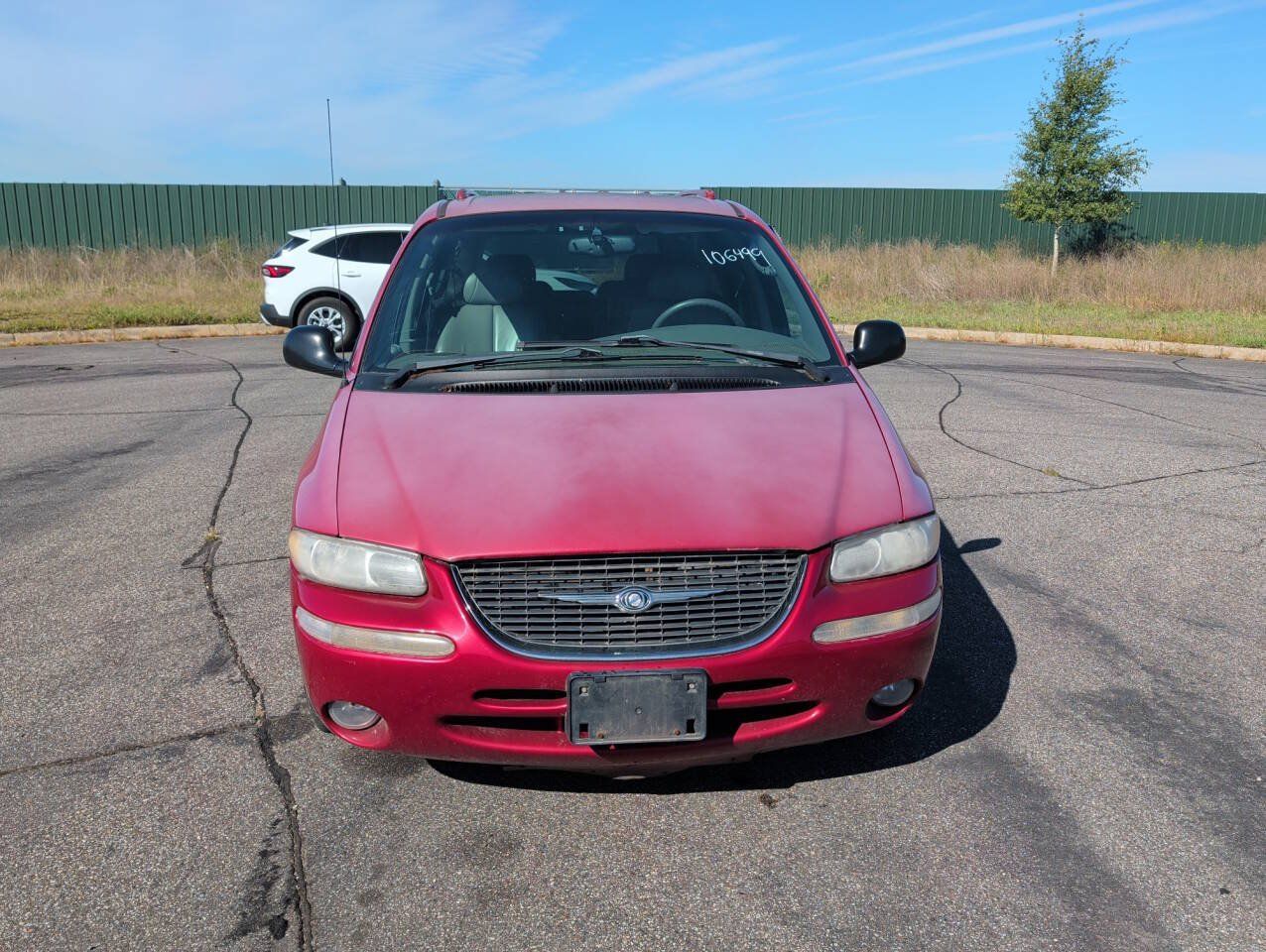 Used 1999 Chrysler Town & Country Limited FWD image 7