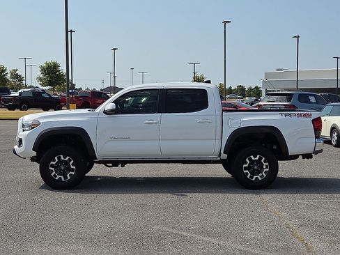 Used 2019 Toyota Tacoma TRD Off-Road AWD/4WD image 3