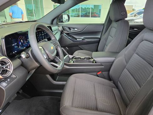 Used 2025 Chevrolet Equinox LT w/ Safety and Technology Package FWD image 9