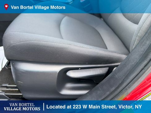 Used 2021 Toyota Corolla LE image 11