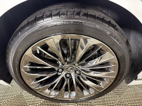 Used 2022 Lexus LS 500 w/ Interior Upgrade Package RWD image 19