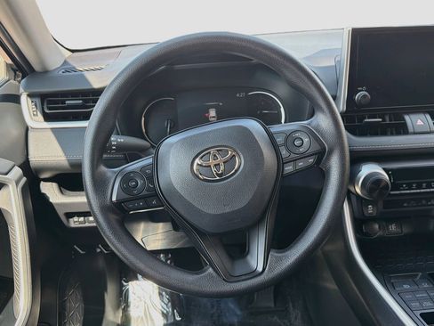 Used 2025 Toyota RAV4 LE AWD/4WD image 17