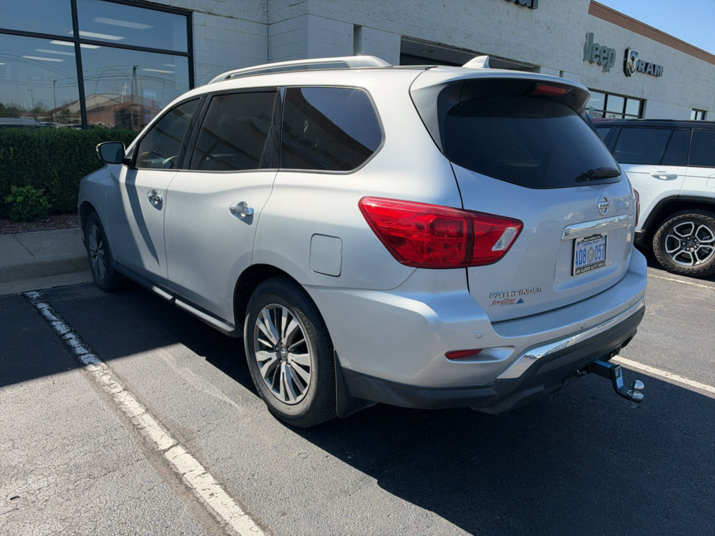 Used 2019 Nissan Pathfinder S FWD image 4