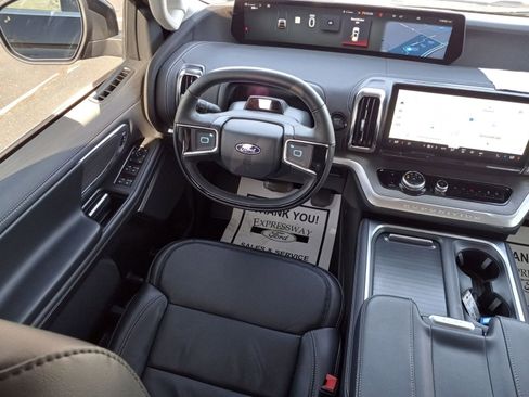 Used 2025 Ford Expedition Max Platinum w/ Driver's Package AWD/4WD image 17