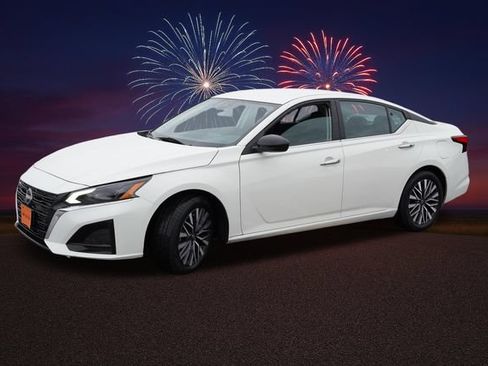 Used 2025 Nissan Altima 2.5 SV FWD image 10